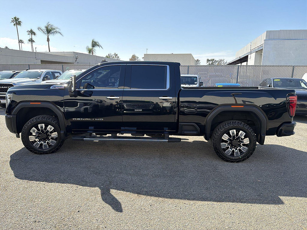 Used 2024 GMC Sierra 2500 Denali w/ Denali Reserve Package AWD/4WD image 8