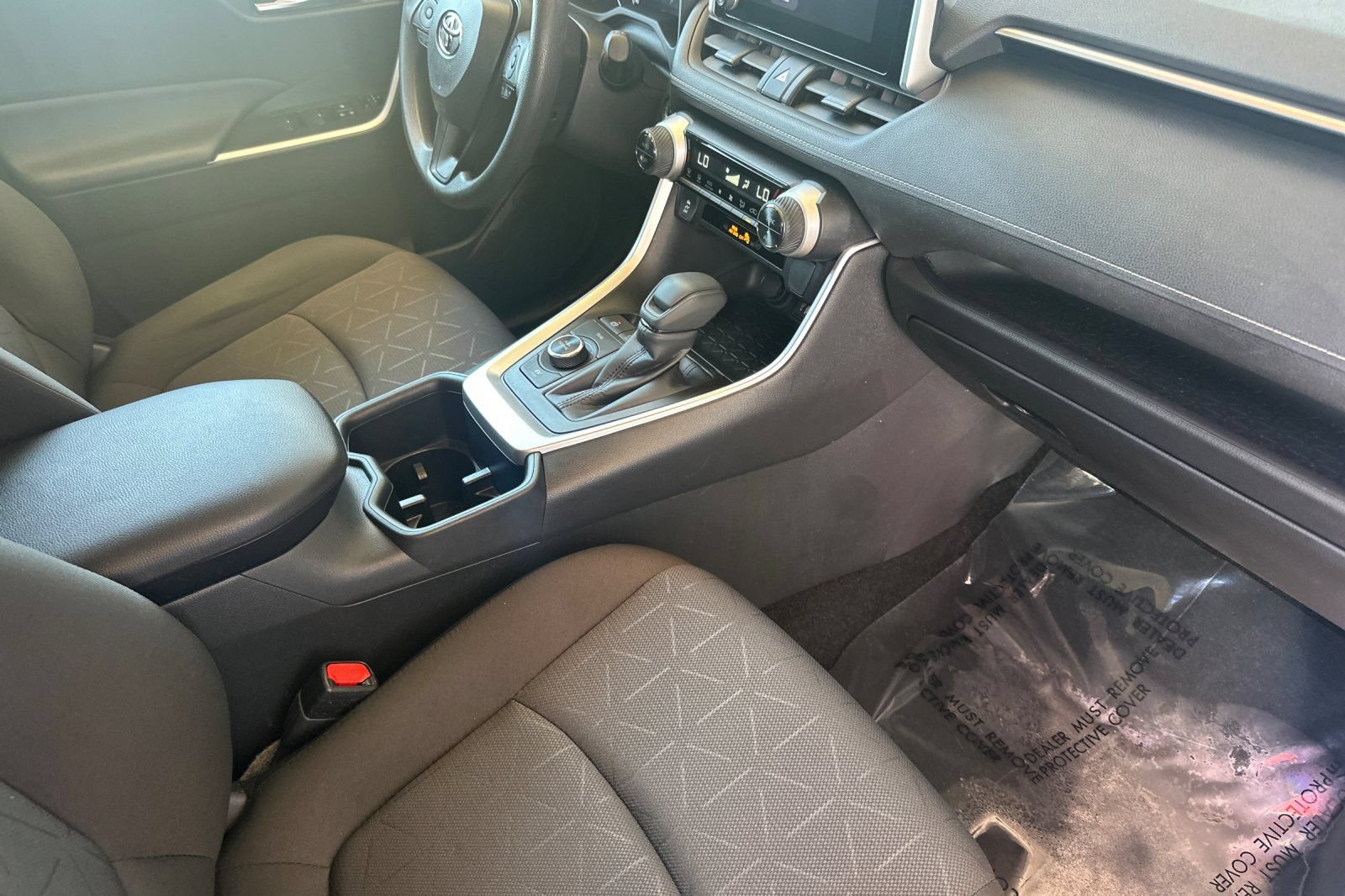 Used 2025 Toyota RAV4 XLE AWD/4WD image 19