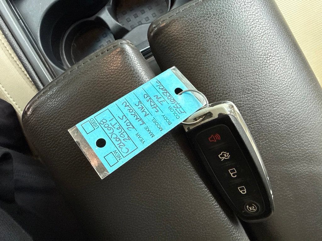 Used 2015 Lincoln MKS AWD image 34