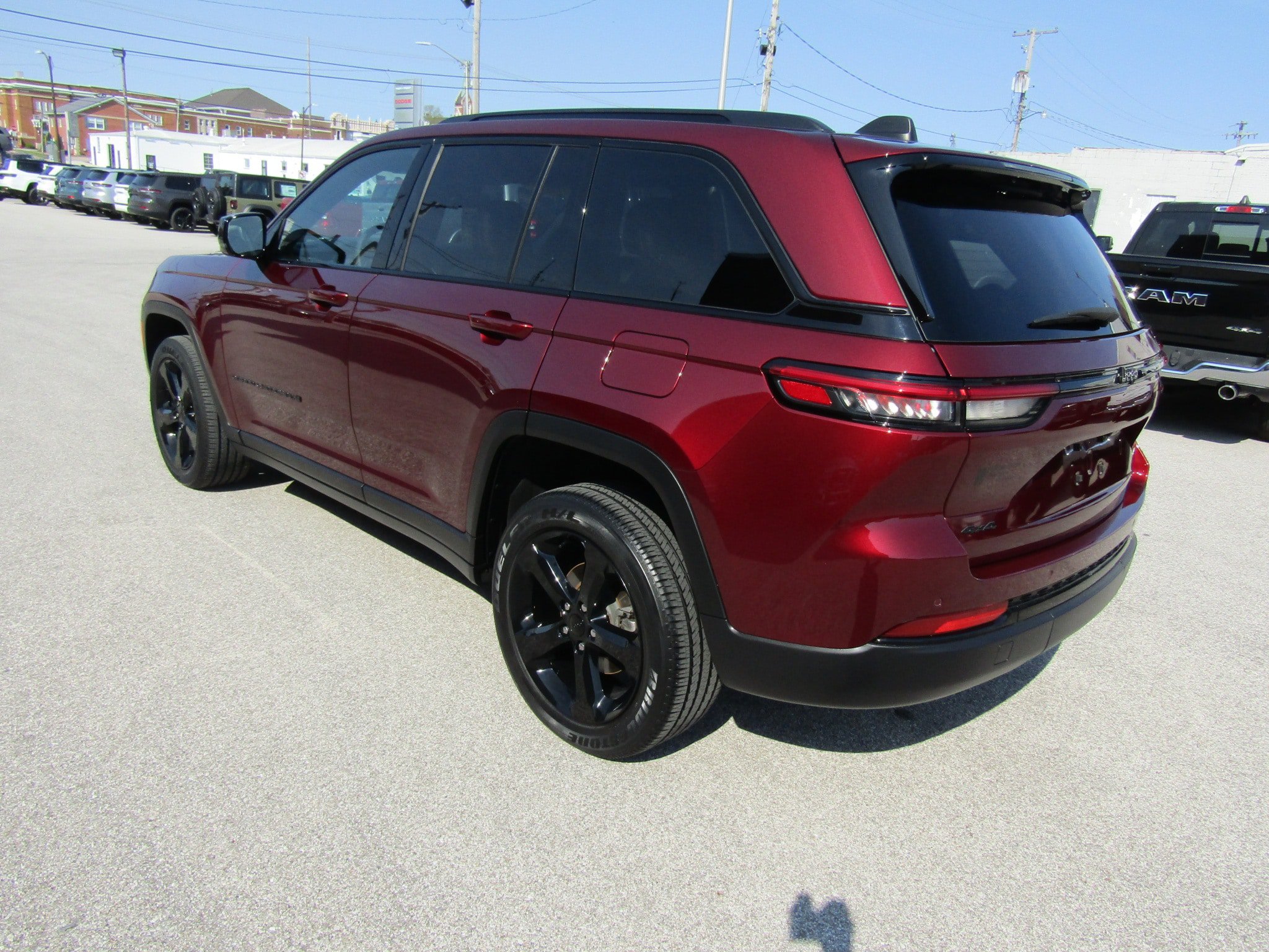 Used 2024 Jeep Grand Cherokee Altitude AWD/4WD image 5