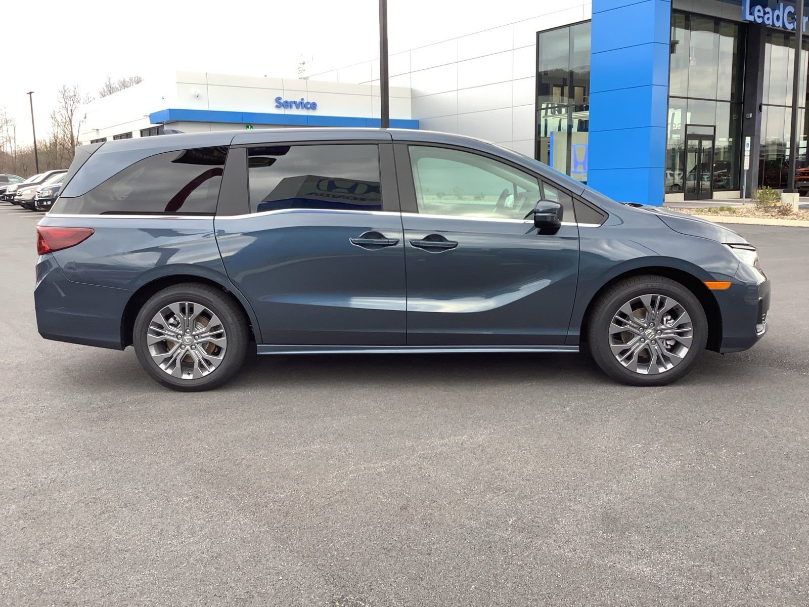 New 2026 Honda Odyssey Touring image 7