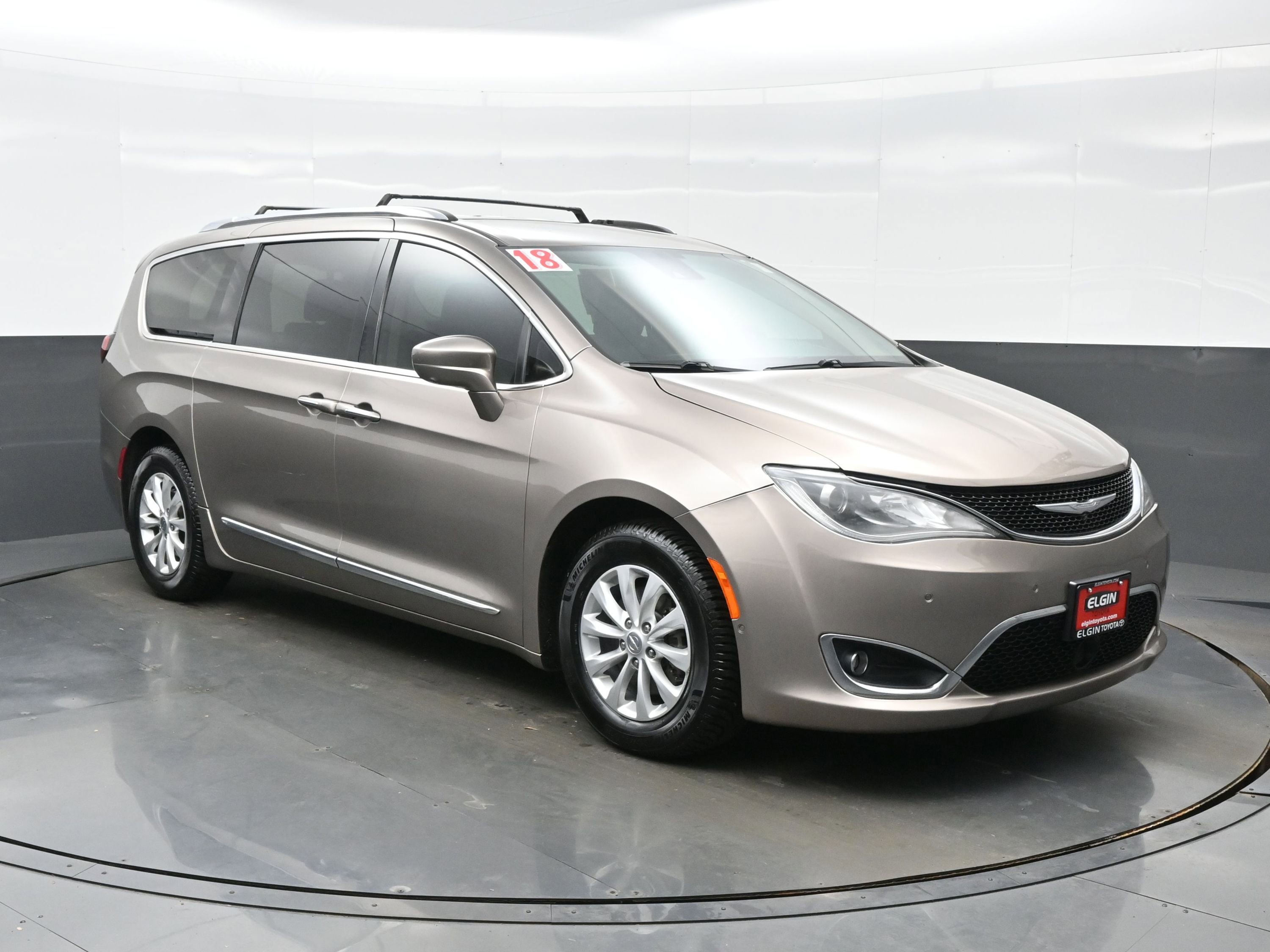 Used 2018 Chrysler Pacifica Touring-L Plus w/ Advanced Safetytec Group FWD image 8