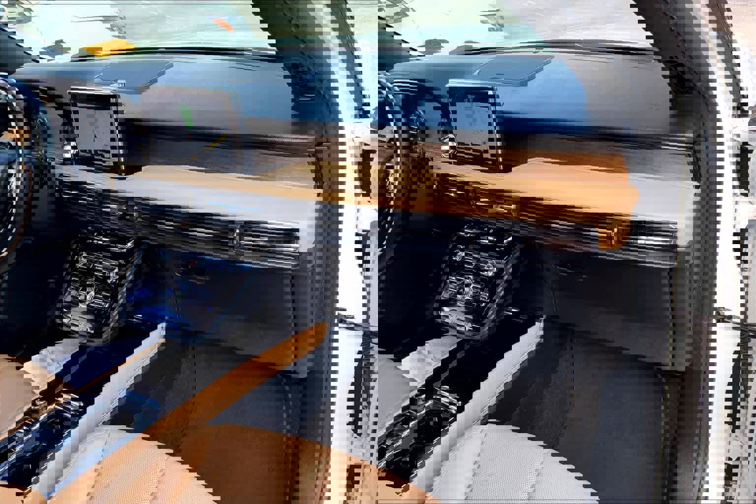 Used 2020 Lincoln Corsair Reserve image 16