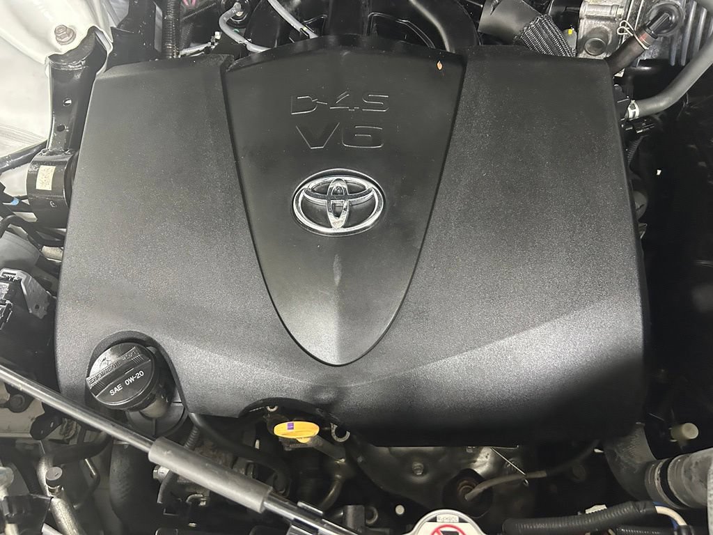 Used 2018 Toyota Highlander Plus AWD/4WD image 10