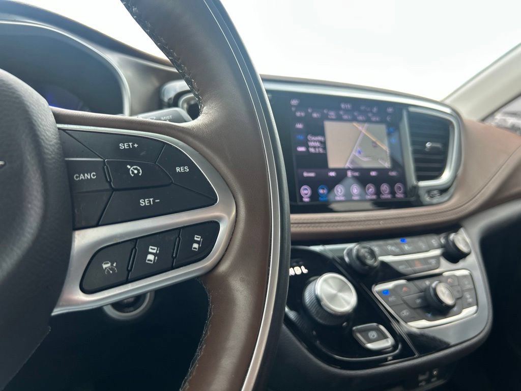 Certified 2018 Chrysler Pacifica Limited w/ Advanced Safetytec Group FWD image 15