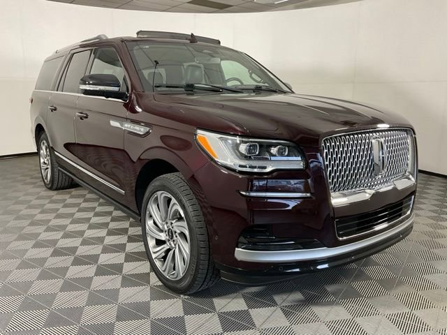 Used 2023 Lincoln Navigator L Reserve image 3