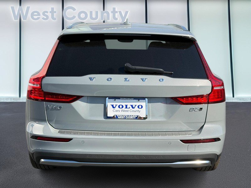 Certified 2025 Volvo V60 B5 Cross Country Ultra AWD/4WD image 6