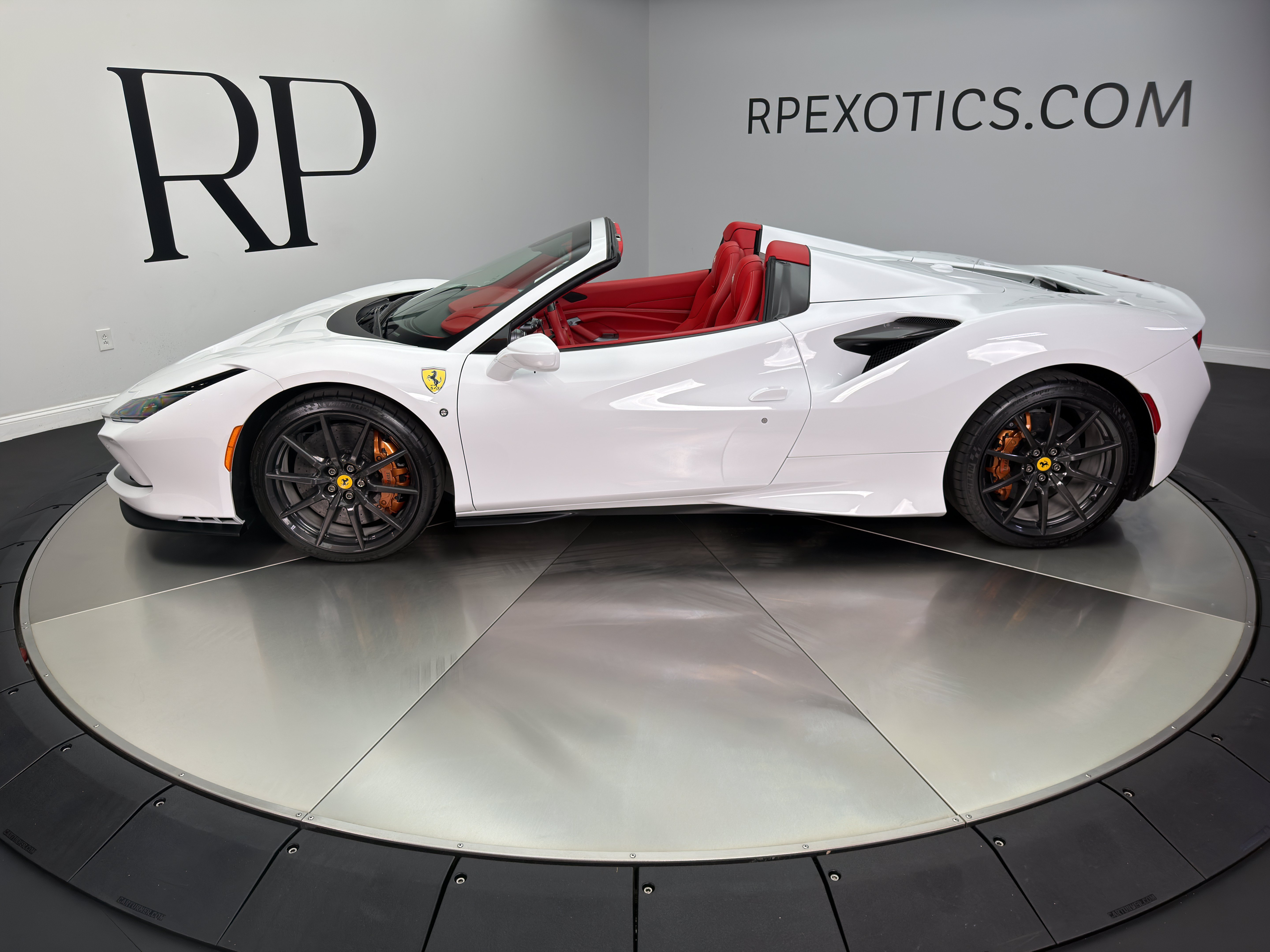 Used 2023 Ferrari F8 Tributo RWD image 6