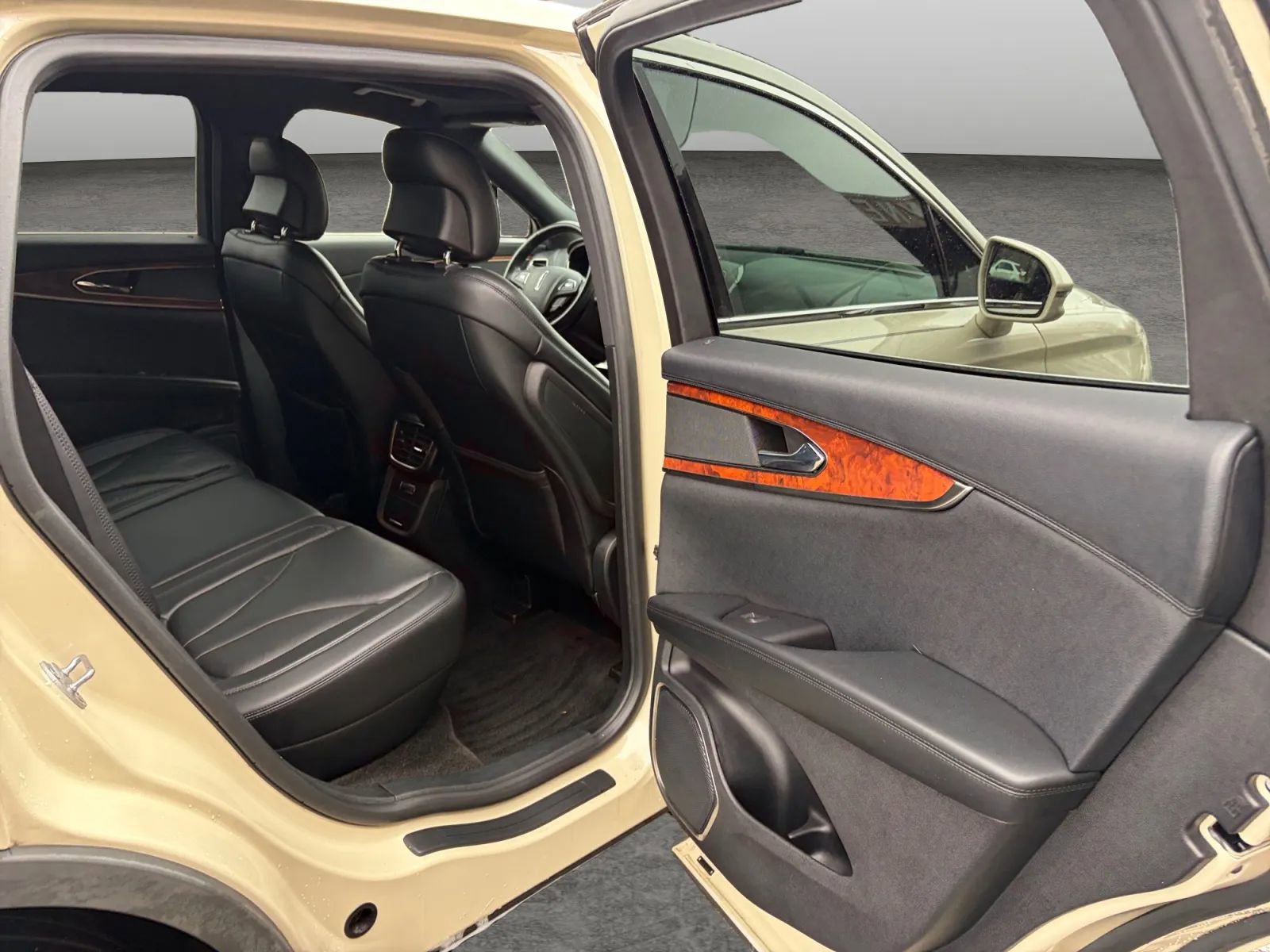 Used 2018 Lincoln MKX Select w/ Select Plus Package image 51