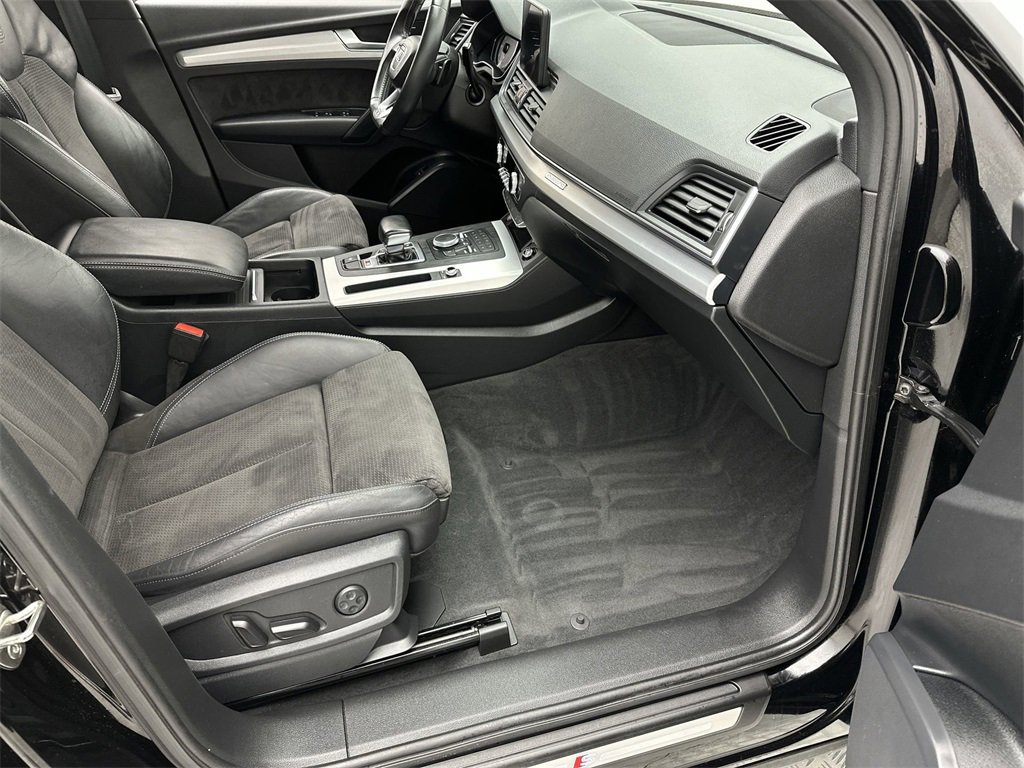 Used 2020 Audi SQ5 Premium w/ Convenience Package image 23