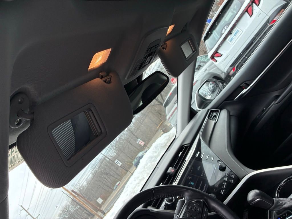 Used 2020 Toyota Camry SE w/ Sunroof Package image 41