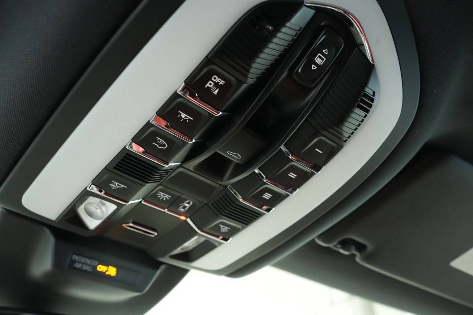 Certified 2026 Porsche Macan Turbo AWD/4WD image 36