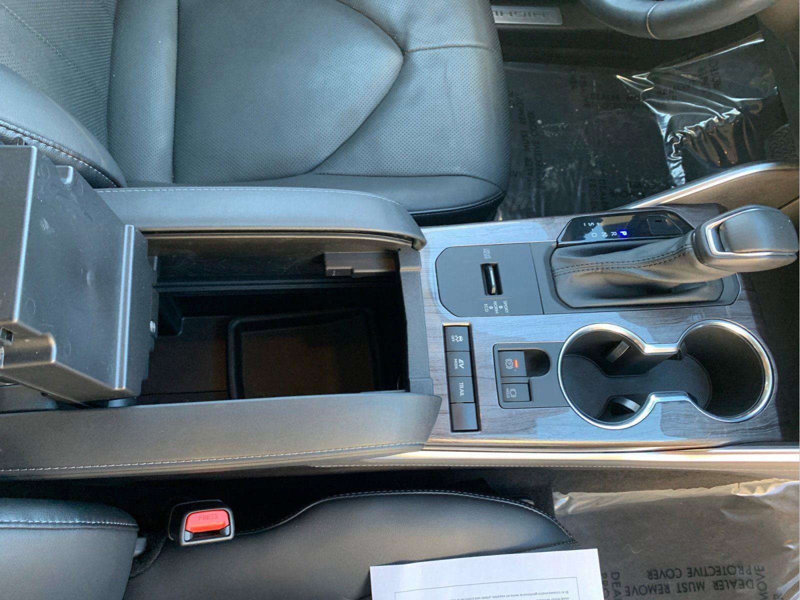 Used 2021 Toyota Highlander Limited image 28