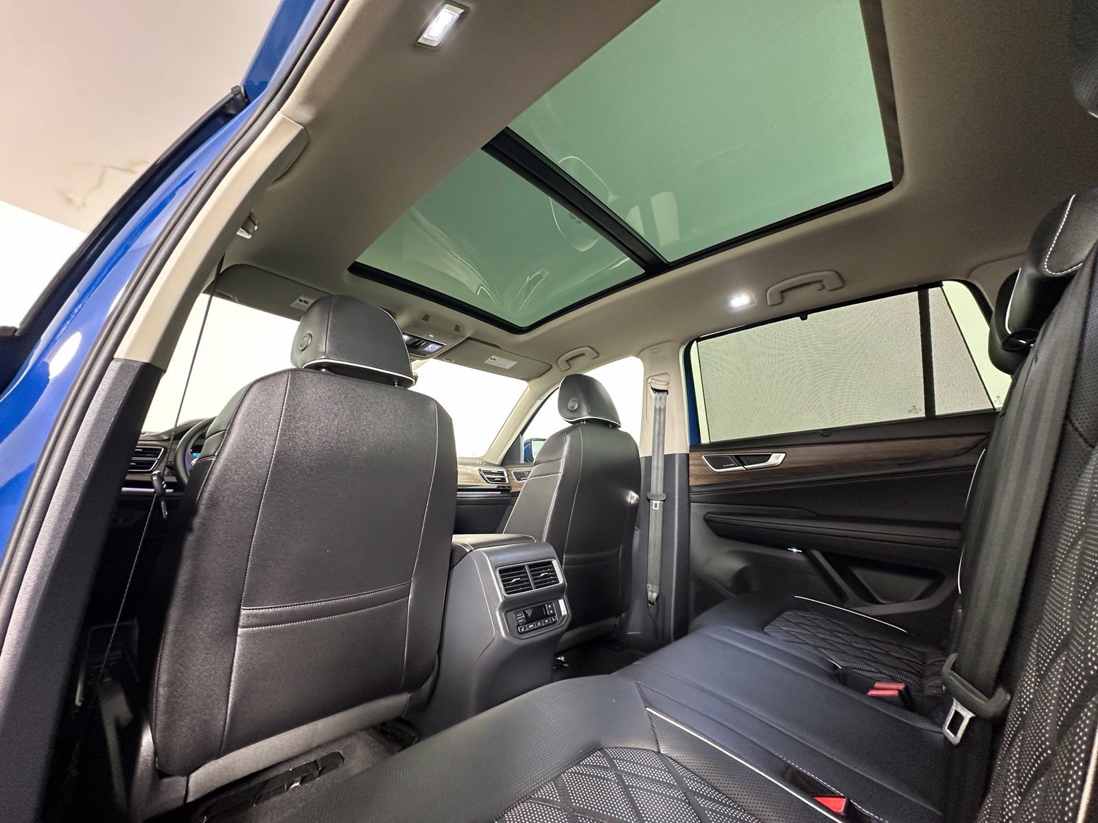 Used 2025 Volkswagen Atlas SEL Premium R-Line AWD/4WD image 18