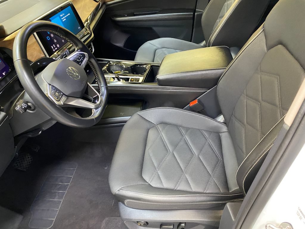 Used 2025 Volkswagen Atlas SE FWD image 19