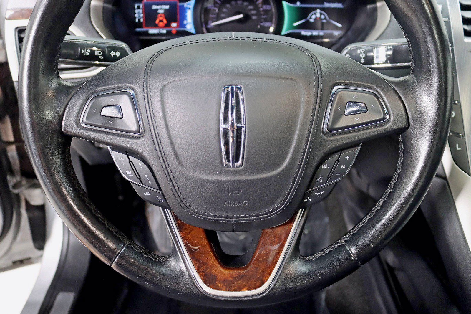 Used 2019 Lincoln MKZ Reserve FWD image 16