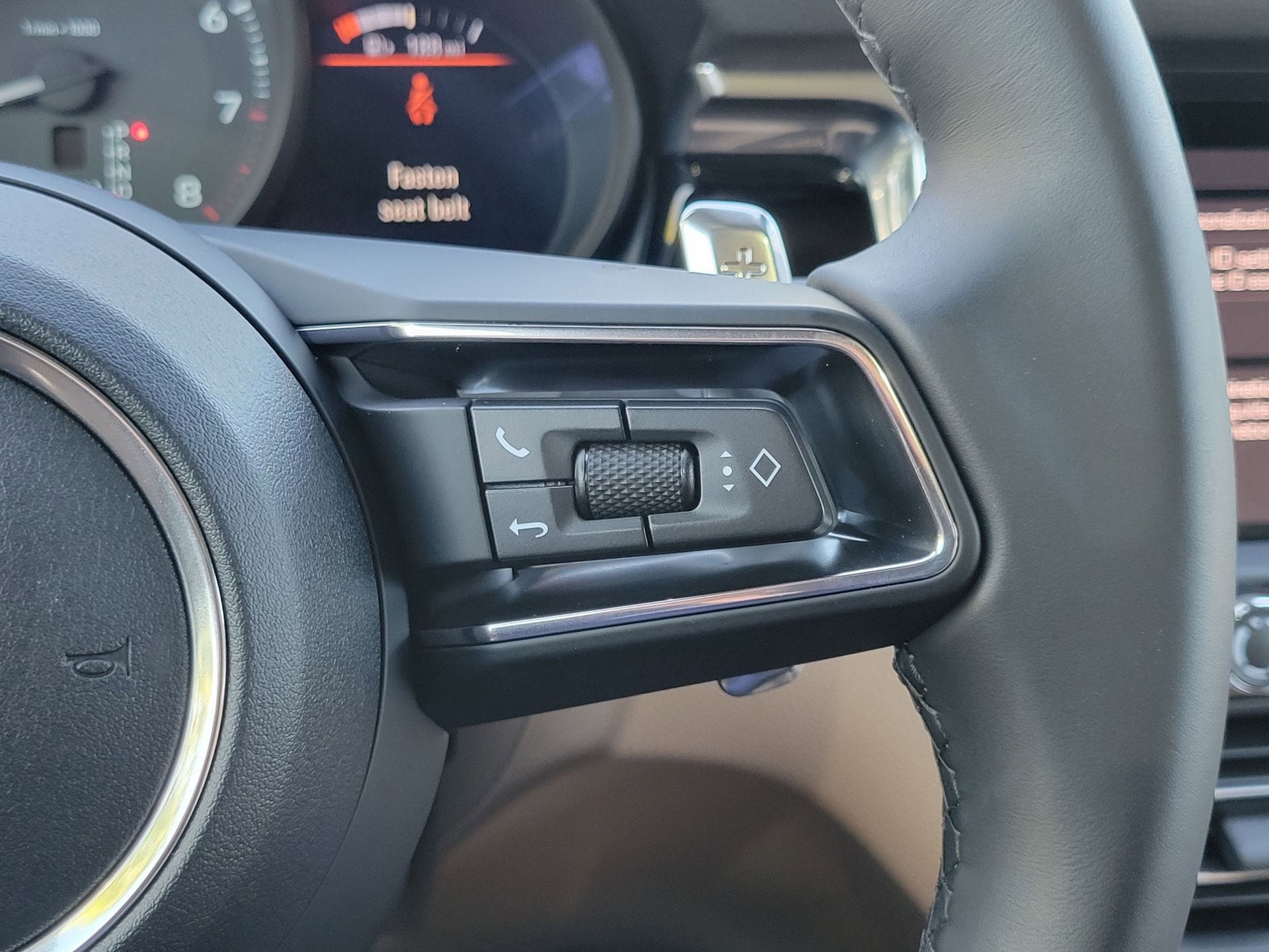 Used 2026 Porsche Macan image 14