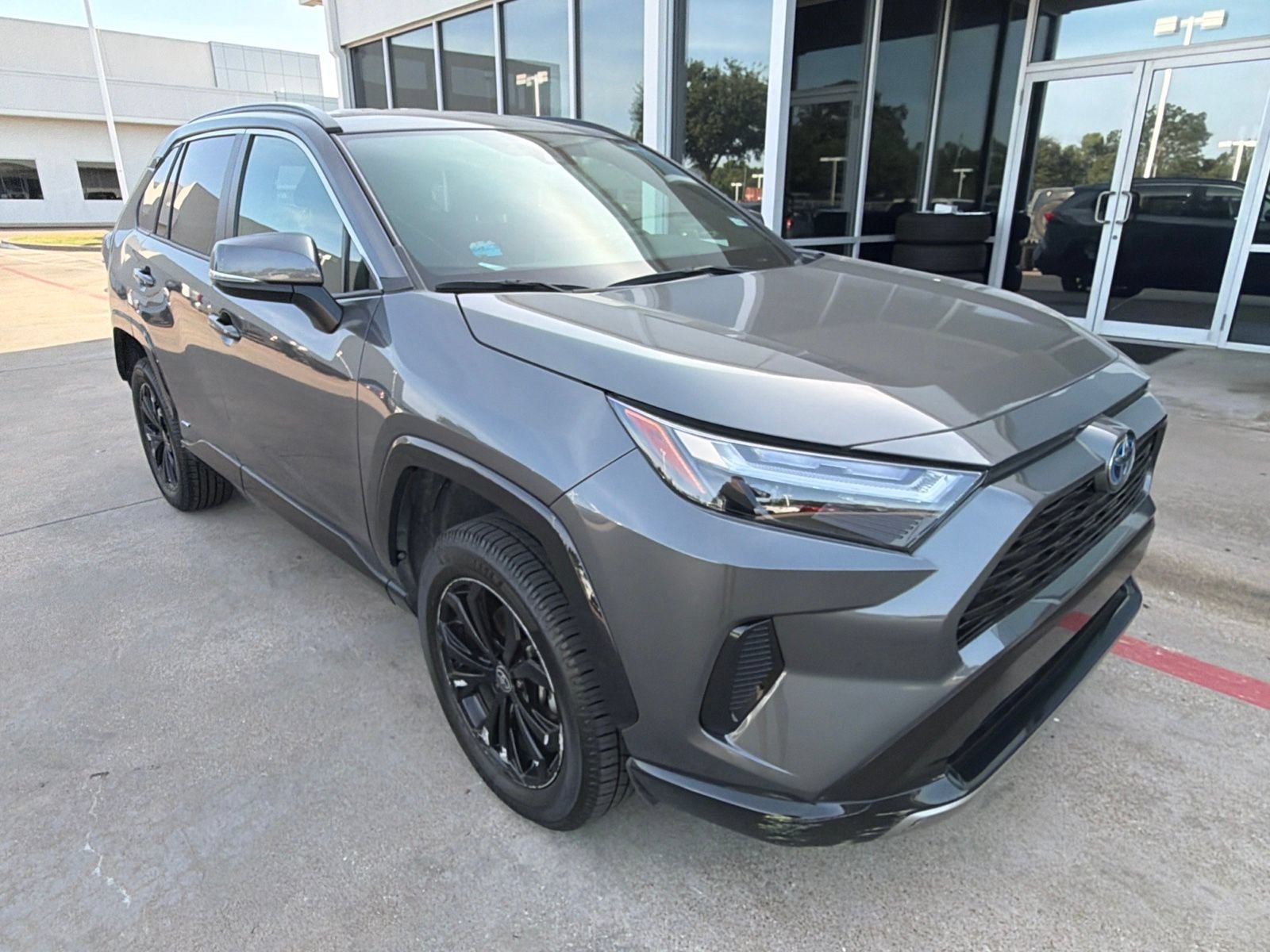 Used 2024 Toyota RAV4 SE AWD/4WD image 4