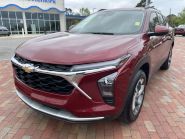 Used 2025 Chevrolet Trax LT w/ Driver Confidence Package FWD image 1