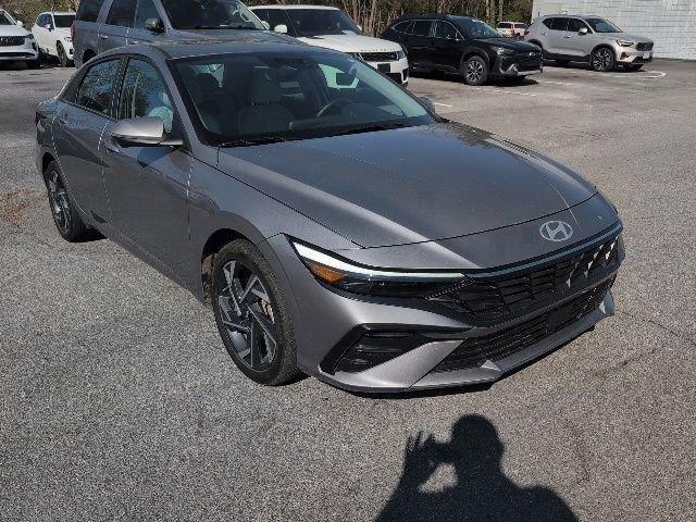 Used 2024 Hyundai Elantra Limited image 4
