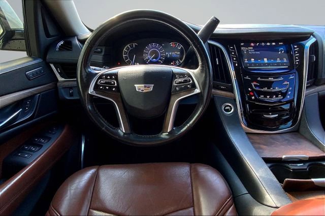 Used 2019 Cadillac Escalade Premium Luxury AWD/4WD image 16
