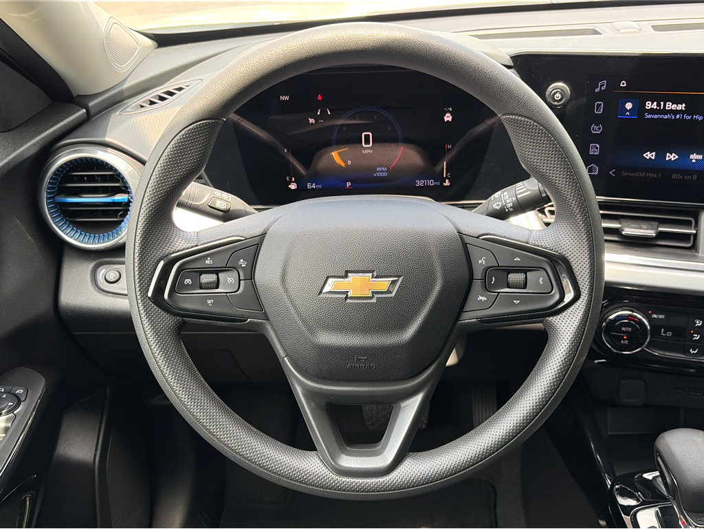 Used 2025 Chevrolet Trax LT FWD image 14