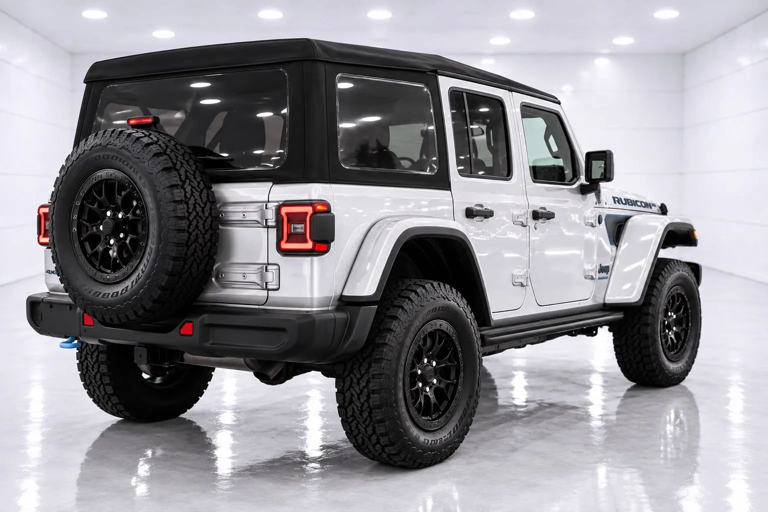 Used 2023 Jeep Wrangler Unlimited Rubicon 4xe AWD/4WD image 5