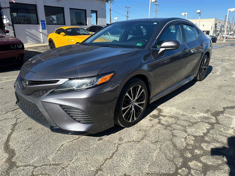 Used 2019 Toyota Camry SE FWD image 1