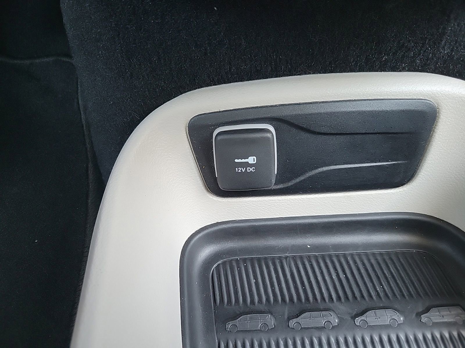 Used 2022 Chrysler Voyager LX FWD image 21