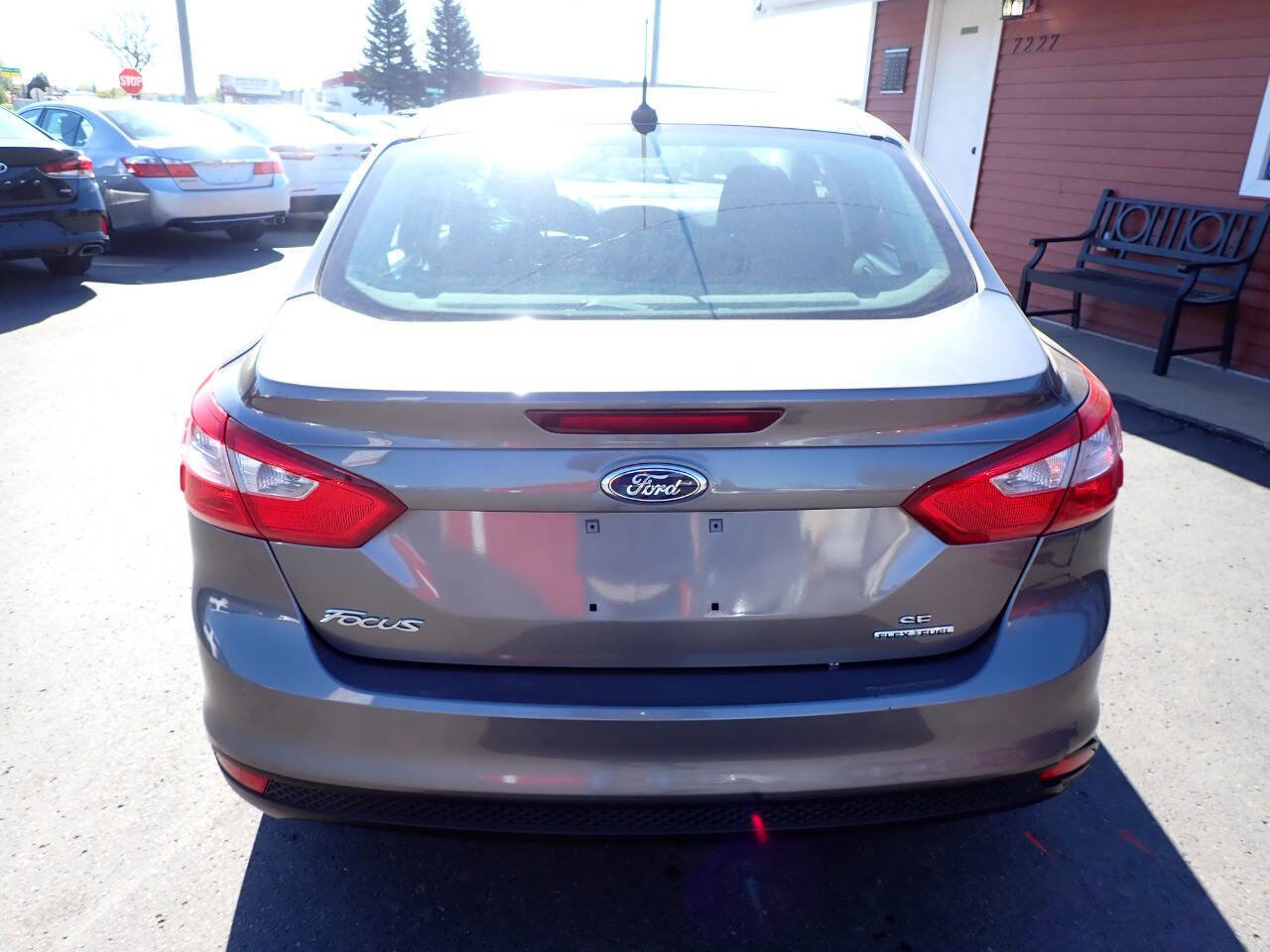Used 2014 Ford Focus SE w/ SE Winter Package FWD image 5