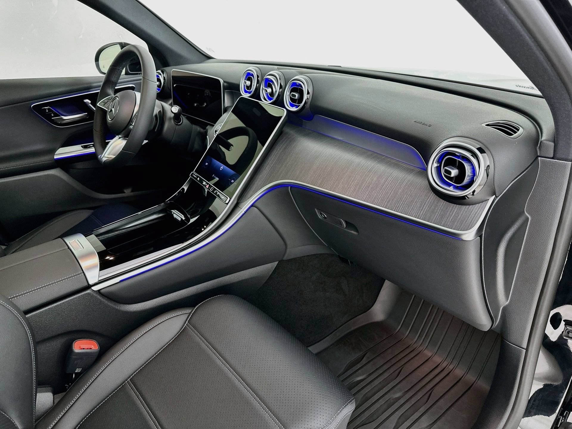 Certified 2026 Mercedes-Benz GLC 300 4MATIC image 32