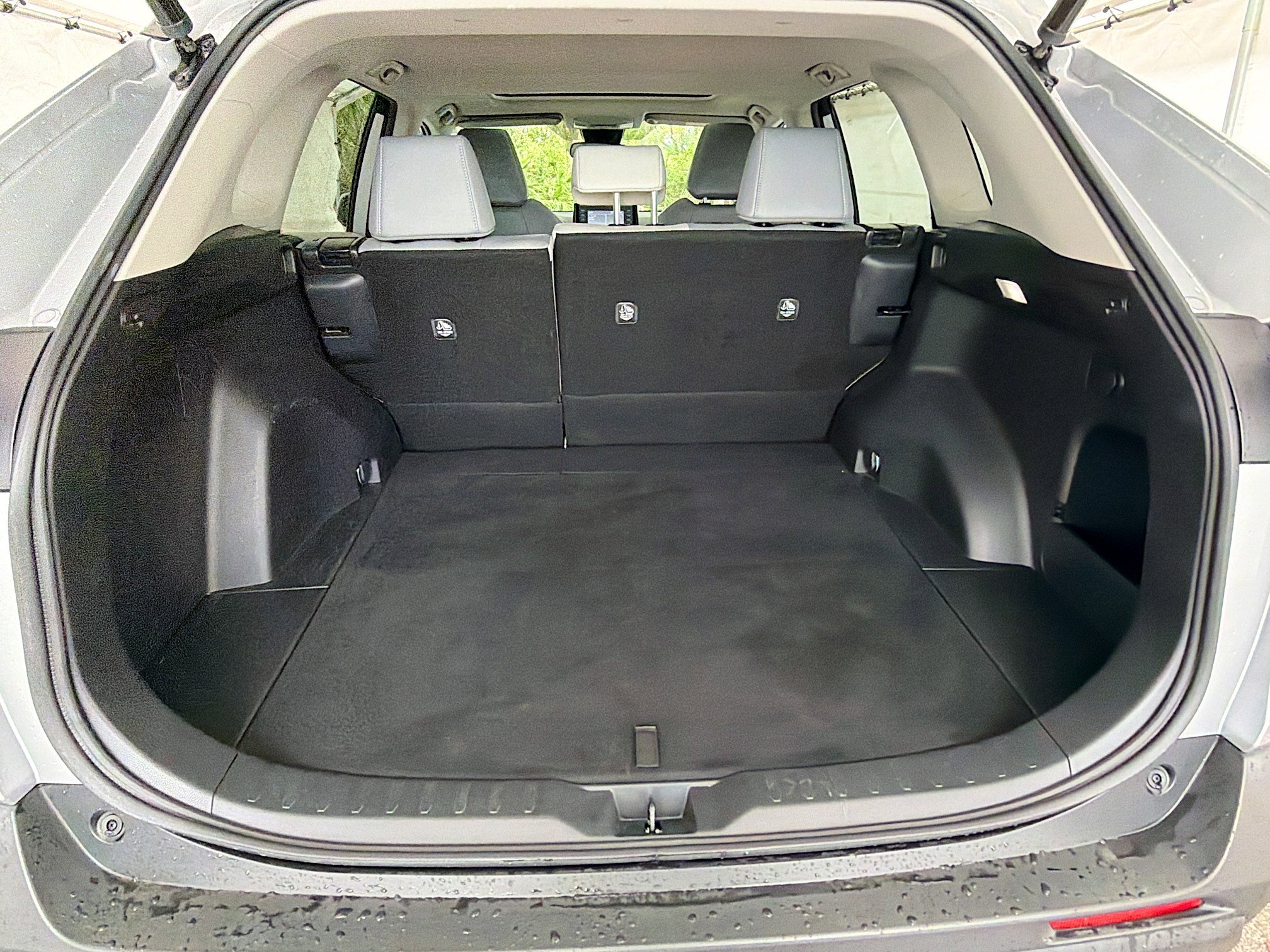 Used 2022 Toyota RAV4 XLE Premium image 11