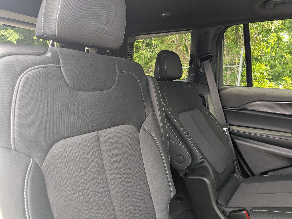 Used 2025 Jeep Grand Cherokee L Laredo w/ Luxury Tech Group I RWD image 31