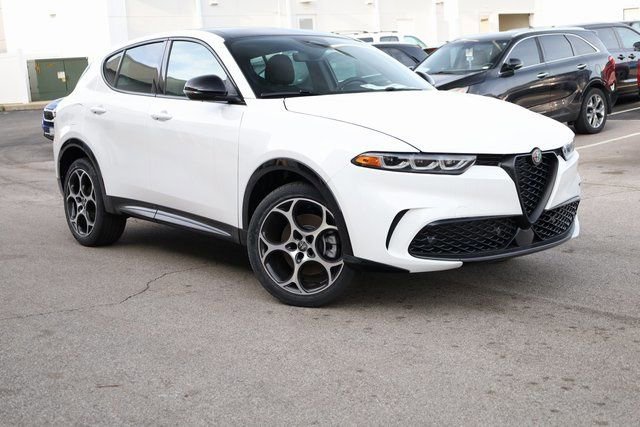 New 2025 Alfa Romeo Tonale w/ Premium Package image 2