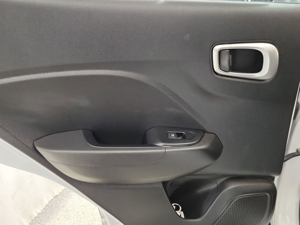 Used 2022 Hyundai Venue SEL image 18