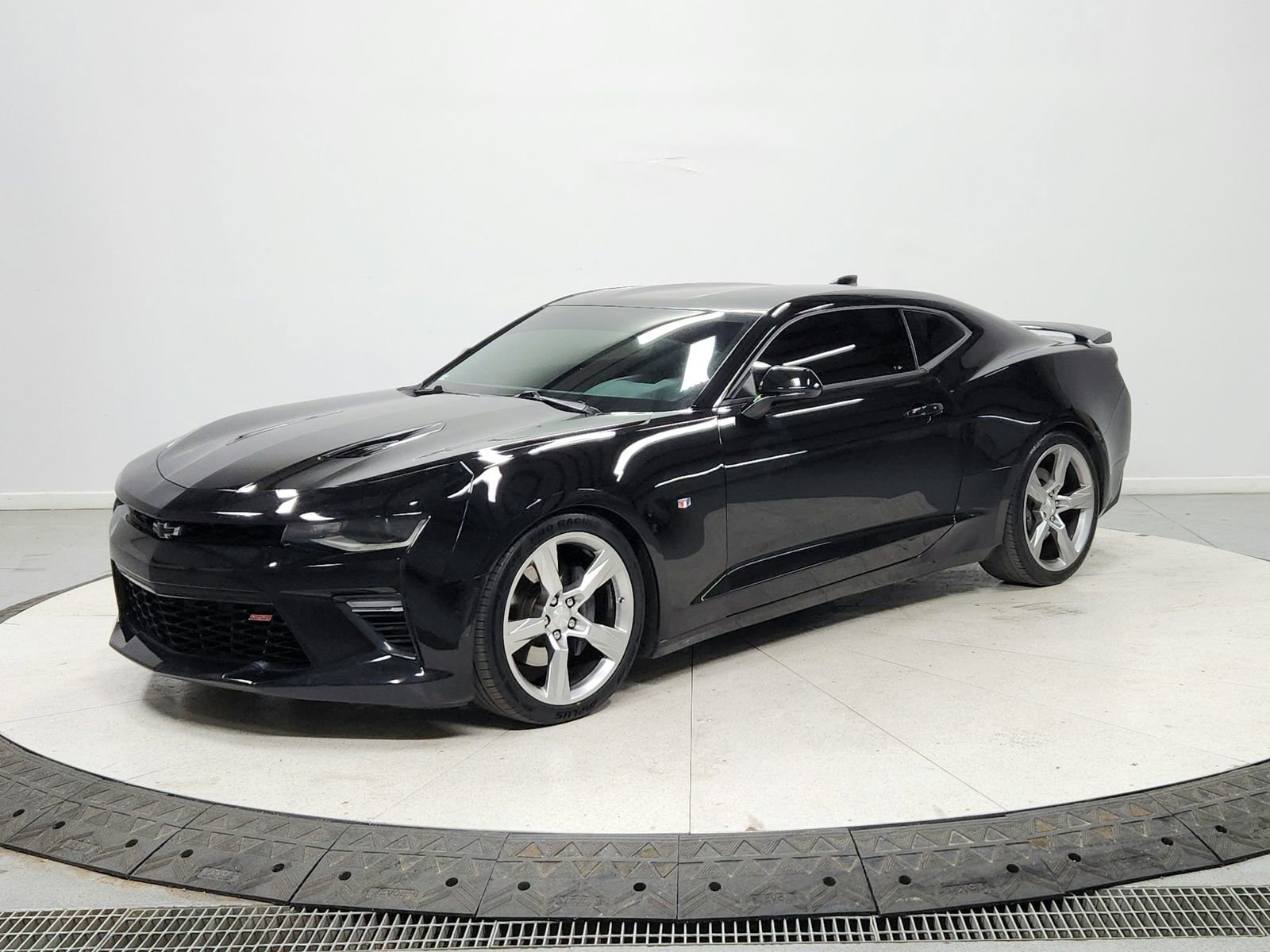 Used 2018 Chevrolet Camaro SS image 3