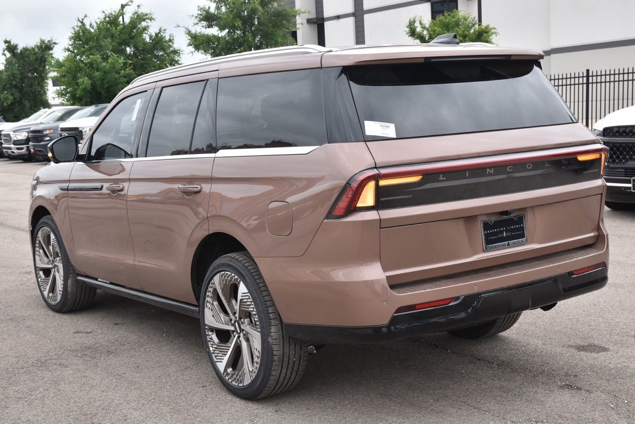 New 2026 Lincoln Navigator Black Label AWD/4WD image 9