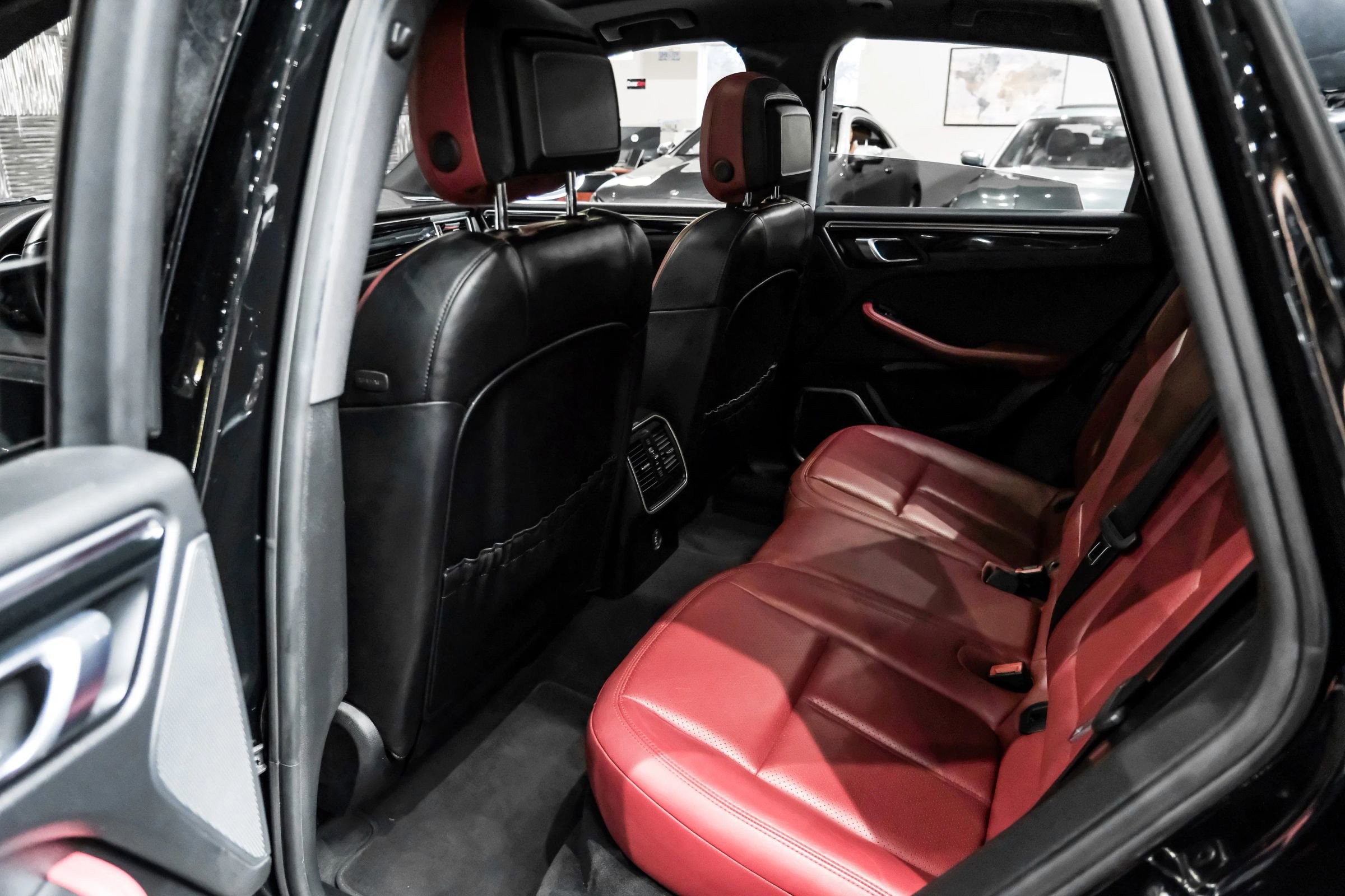 Used 2017 Porsche Macan S image 41