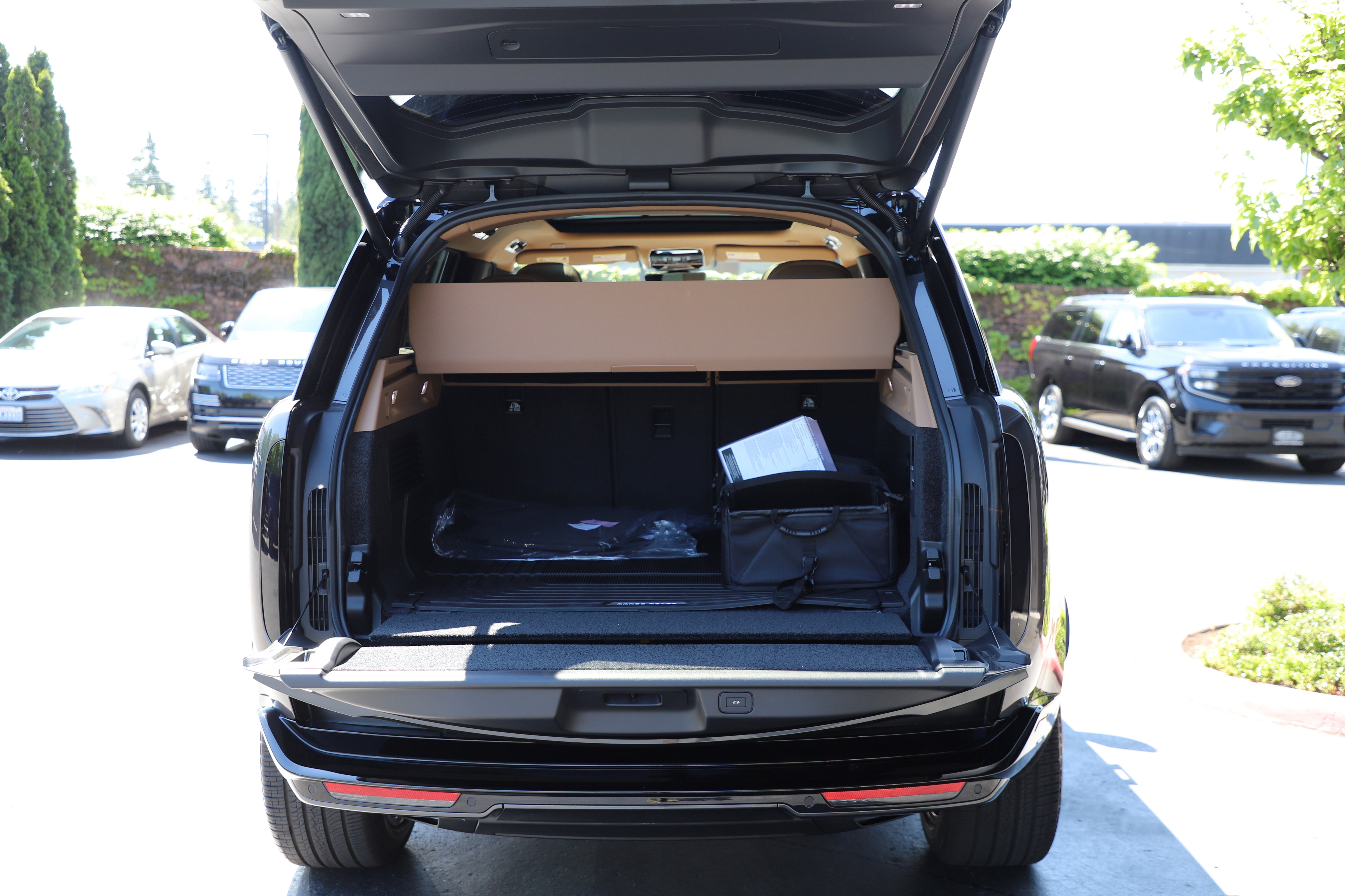 New 2026 Land Rover Range Rover SE AWD/4WD image 16
