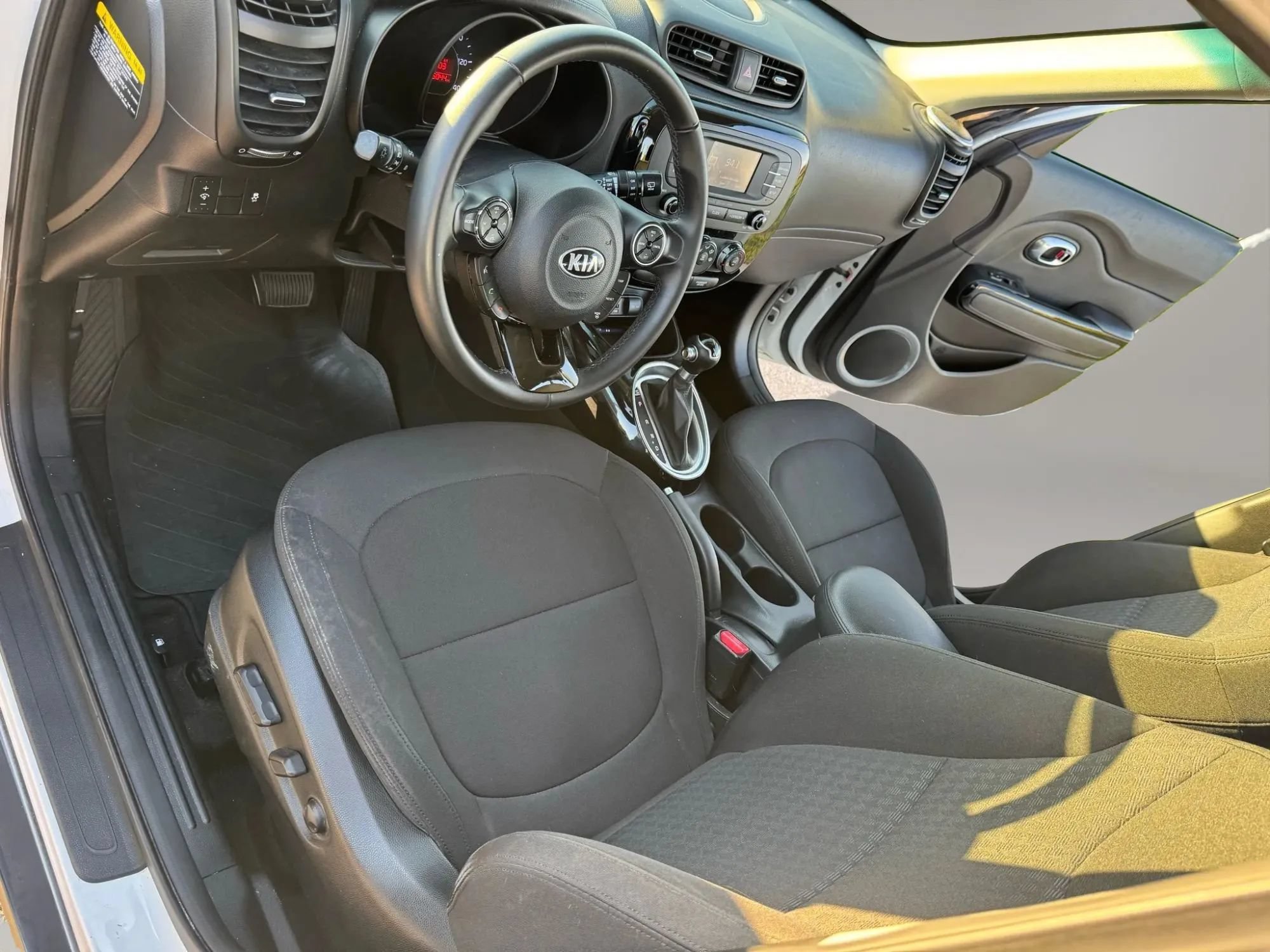 Used 2014 Kia Soul ! FWD image 14
