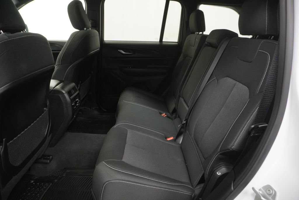 Used 2025 Jeep Grand Cherokee Laredo X AWD/4WD image 18