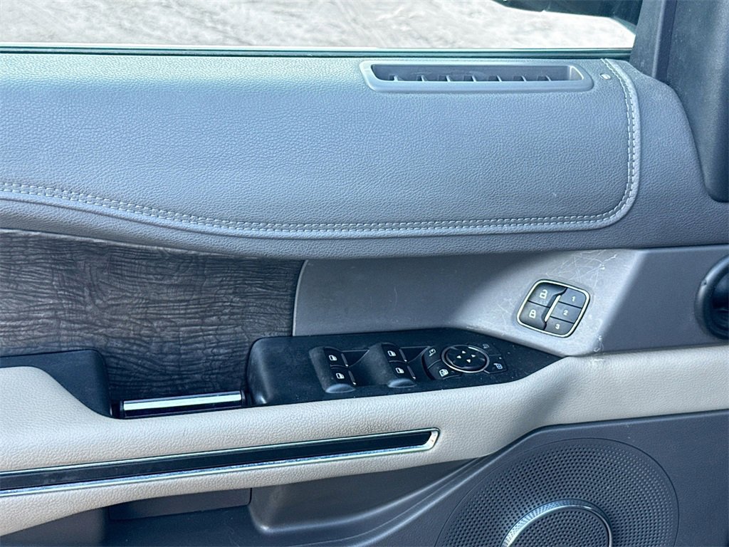 Used 2020 Ford Expedition Max Limited image 19