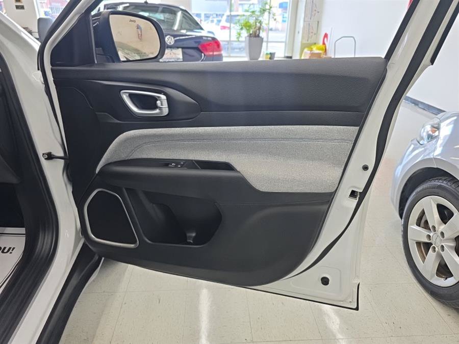 Used 2022 Jeep Compass Latitude AWD/4WD image 11