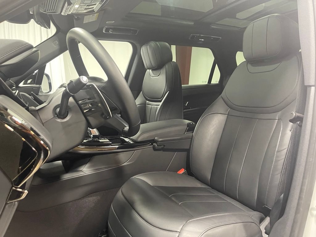Used 2025 Land Rover Range Rover Sport SE AWD/4WD image 22