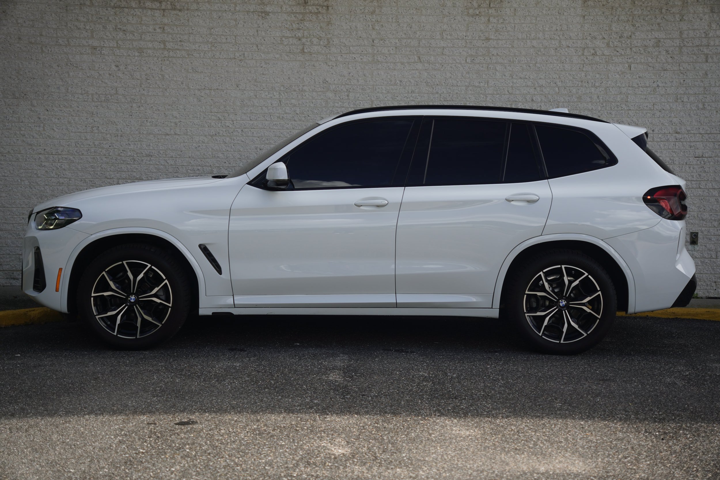 Used 2024 BMW X3 xDrive30i w/ M Sport Package AWD/4WD image 4