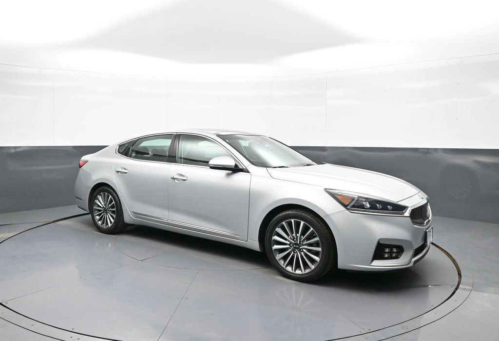 Certified 2017 Kia Cadenza Technology FWD image 4