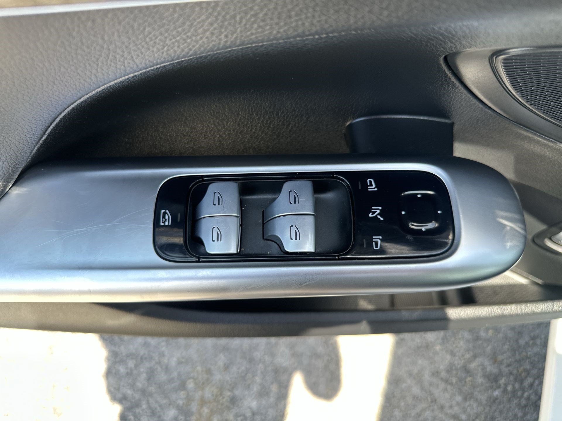 Used 2025 Mercedes-Benz C 300 Sedan image 15