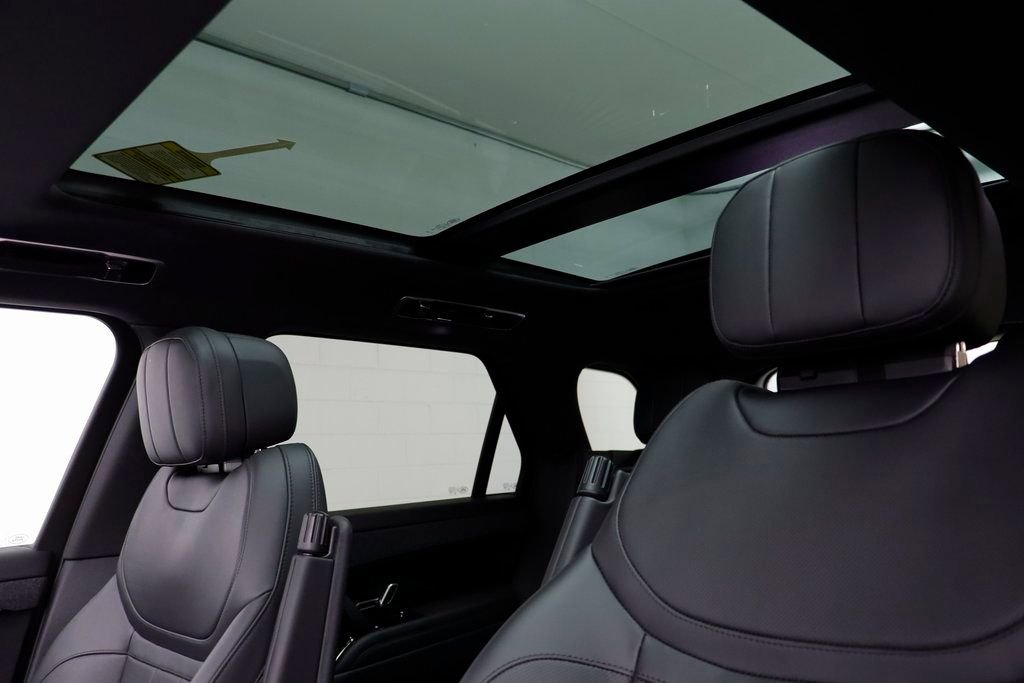 Used 2025 Land Rover Range Rover Sport SE image 13