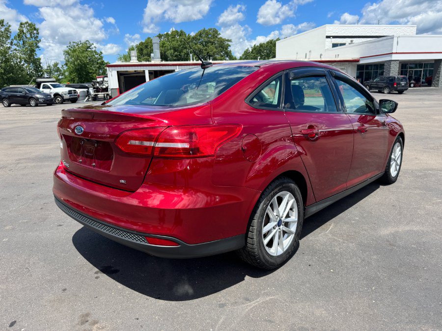 Used 2017 Ford Focus SE w/ Cold Weather Package FWD image 5