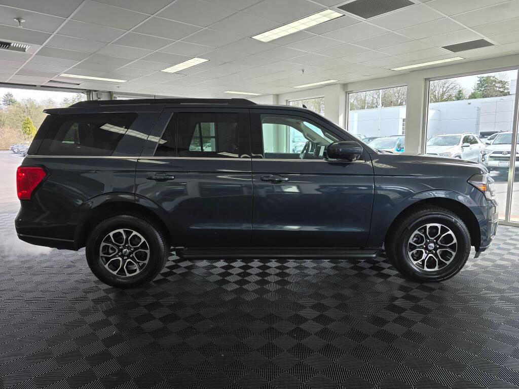 Used 2024 Ford Expedition XLT image 3